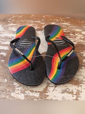 NWT Havaianas Black Flip Flops with Rainbow Stripes